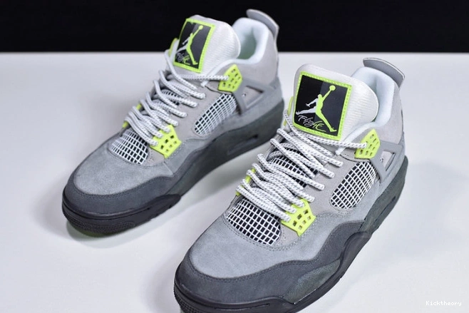 Kicktheory CT5342-007 Neon Air Jordan SE 4 0801